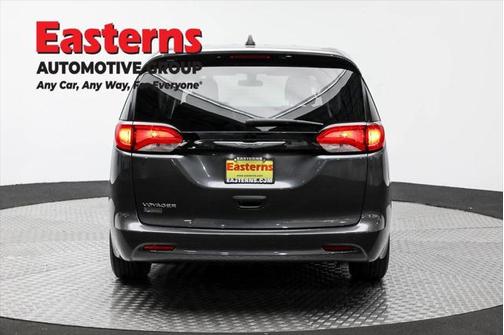 2022 Chrysler Voyager LX