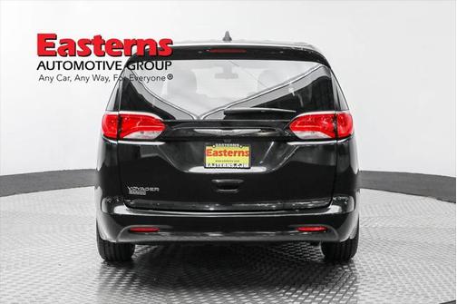 2022 Chrysler Voyager LX