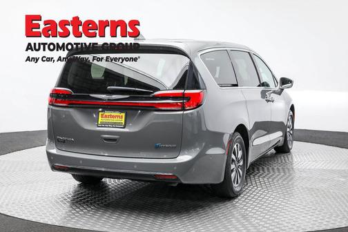 2022 Chrysler Pacifica Hybrid Touring L