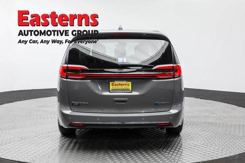 2022 Chrysler Pacifica Hybrid Touring L