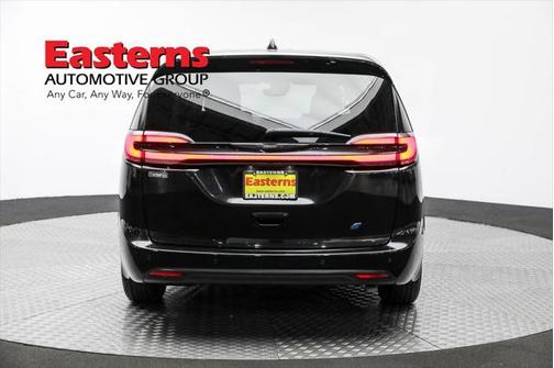2022 Chrysler Pacifica Hybrid Touring L