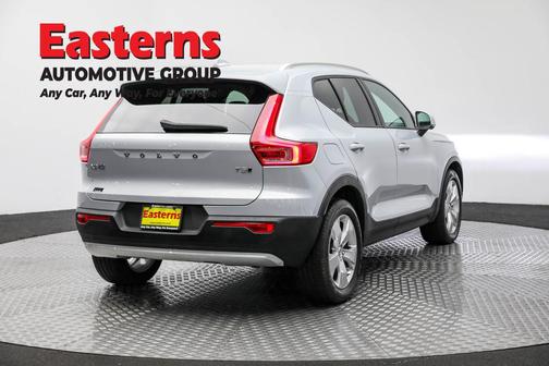 2021 Volvo XC40 T5 Momentum