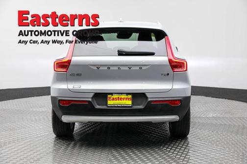 2021 Volvo XC40 T5 Momentum