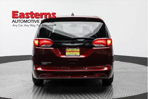 2023 Chrysler Voyager LX