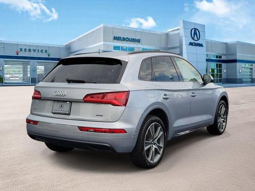Florett Silver Metallic 2019 Audi Q5 2.0T Prestige
