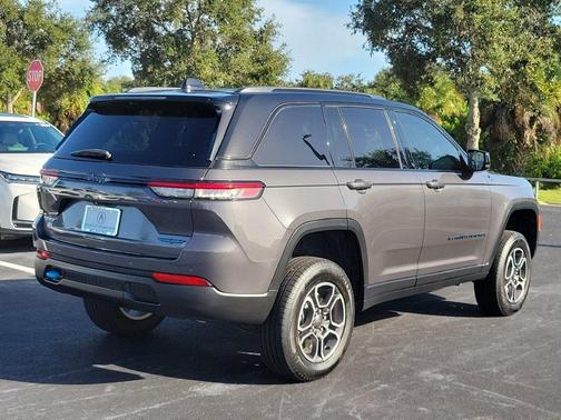 Metallic 2022 Jeep Grand Cherokee 4xe Trailhawk