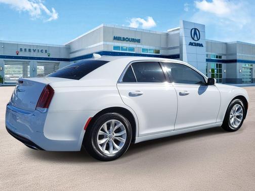 2016 Chrysler 300 Limited
