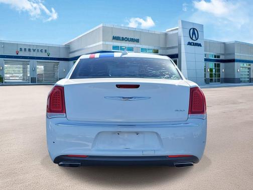 2016 Chrysler 300 Limited