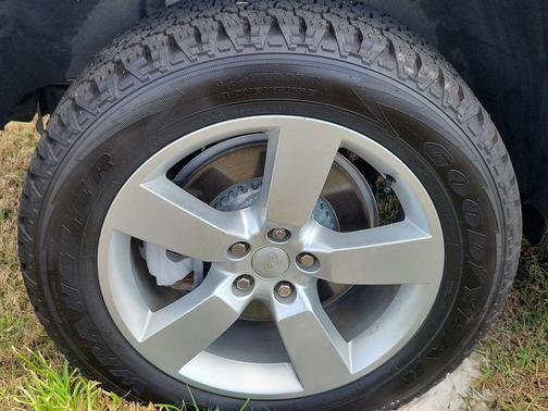 2022 Land Rover Defender 110 SE