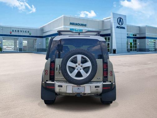 2022 Land Rover Defender 110 SE