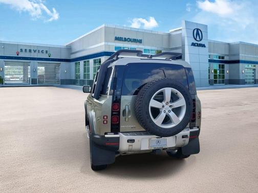 2022 Land Rover Defender 110 SE