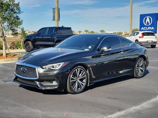 2022 INFINITI Q60 LUXE