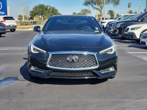2022 INFINITI Q60 LUXE