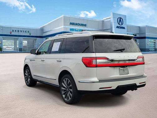 White Platinum Tri-Coat Metallic 2018 Lincoln Navigator Select