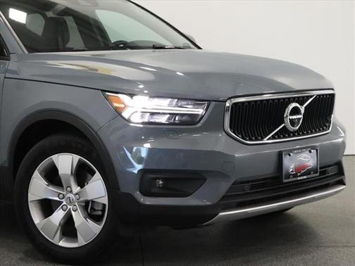 2021 Volvo XC40 T5 Momentum