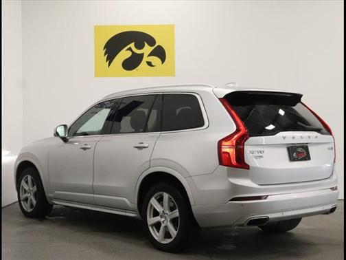 2020 Volvo XC90 T6 Momentum