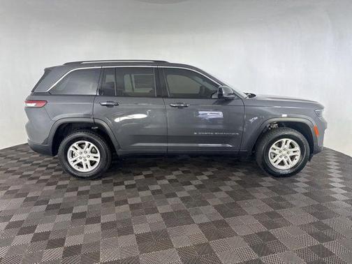 2022 Jeep Grand Cherokee Laredo