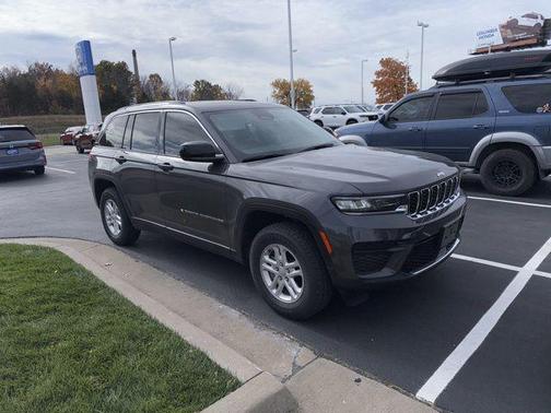 2022 Jeep Grand Cherokee Laredo