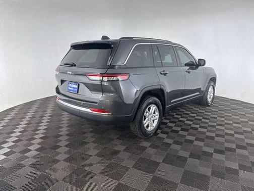 2022 Jeep Grand Cherokee Laredo