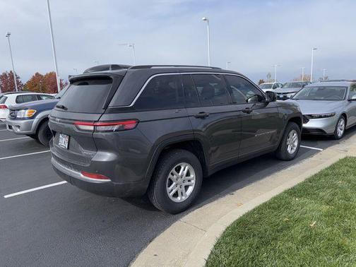 2022 Jeep Grand Cherokee Laredo