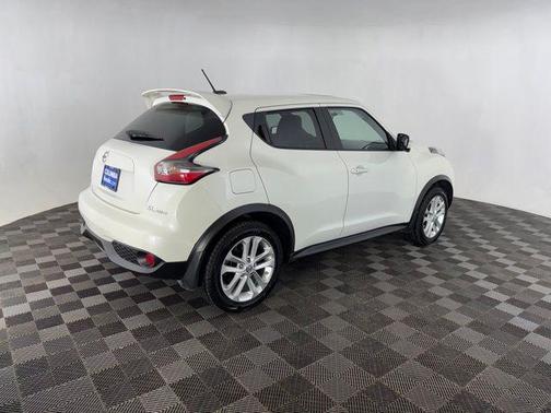 White Pearl 2016 Nissan Juke SL