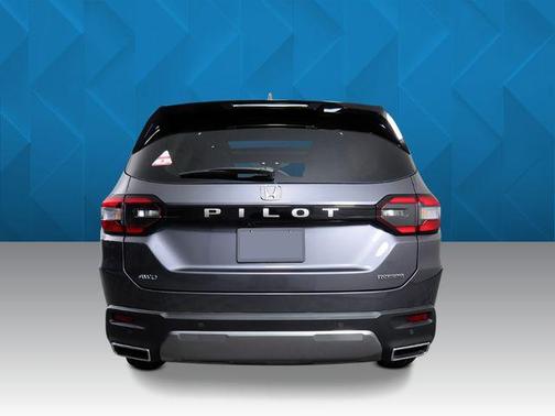 Modern Steel Metallic 2026 Honda Pilot Touring 8-Passenger