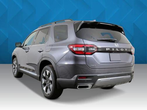 Modern Steel Metallic 2026 Honda Pilot Touring 8-Passenger
