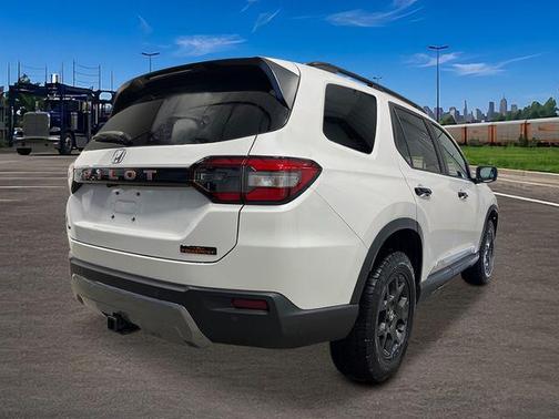 Platinum White Pearl 2026 Honda Pilot TrailSport