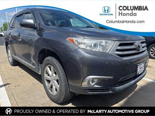 Magnetic Gray Metallic 2013 Toyota Highlander SE