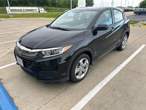 Crystal Black Pearl 2022 Honda HR-V LX