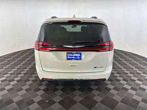 Luxury White Pearlcoat 2021 Chrysler Pacifica Hybrid Limited