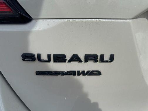Crystal White Pearl 2025 Subaru Outback Onyx Edition
