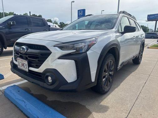 Crystal White Pearl 2025 Subaru Outback Onyx Edition
