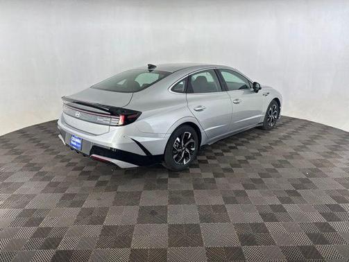 Aero Silver 2025 Hyundai SONATA SEL