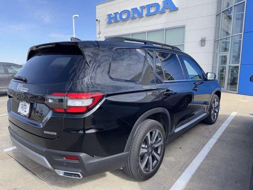 2025 Honda Pilot Touring 8-Passenger