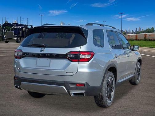 Solar Silver Metallic 2026 Honda Pilot Touring 8-Passenger