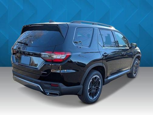 Crystal Black 2026 Honda Pilot Touring 8-Passenger