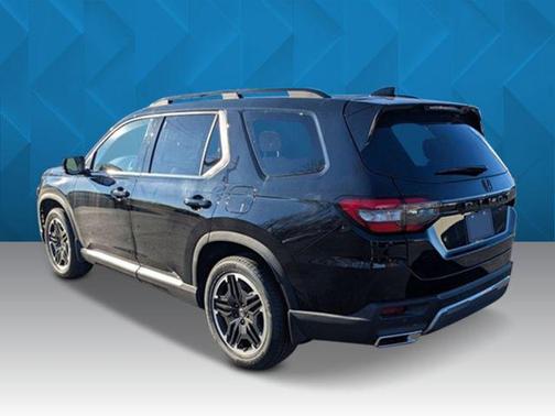 Crystal Black 2026 Honda Pilot Touring 8-Passenger