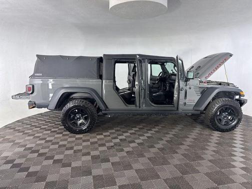 Sting-Gray Clearcoat 2020 Jeep Gladiator Mojave