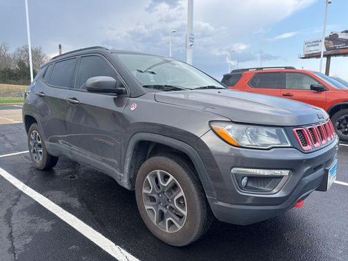 Granite Crystal Metallic Clearcoat 2019 Jeep Compass Trailhawk