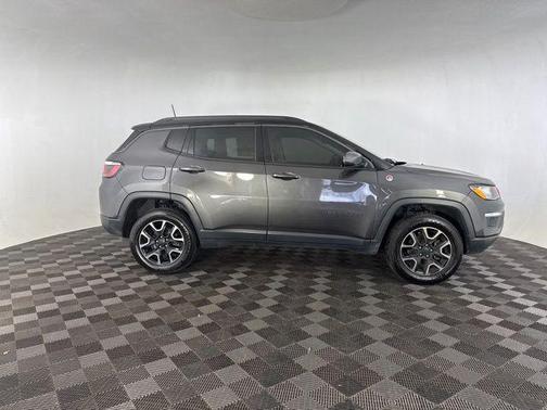 Granite Crystal Metallic Clearcoat 2019 Jeep Compass Trailhawk