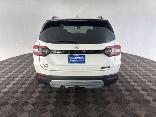 Platinum White Pearl 2024 Honda Pilot TrailSport