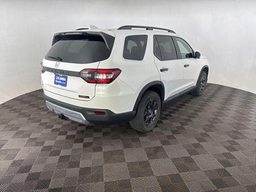 Platinum White Pearl 2024 Honda Pilot TrailSport