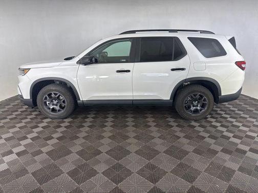 Platinum White Pearl 2024 Honda Pilot TrailSport