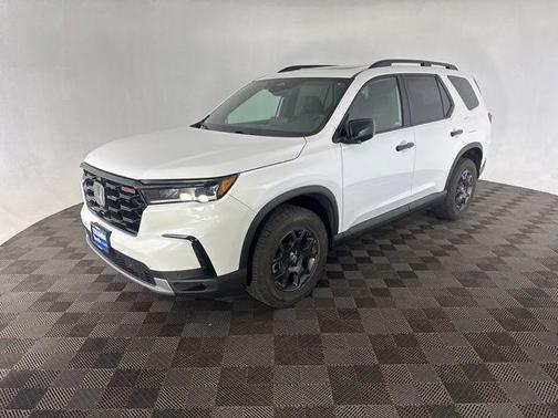 Platinum White Pearl 2024 Honda Pilot TrailSport