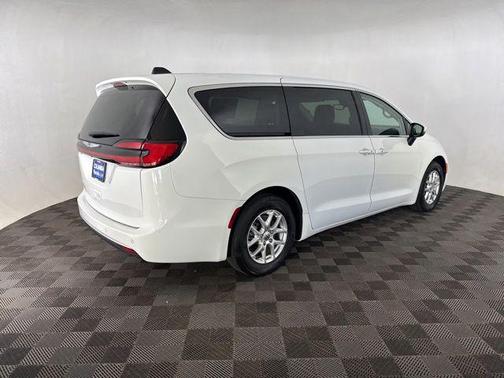 Bright White Clearcoat 2023 Chrysler Pacifica Touring L