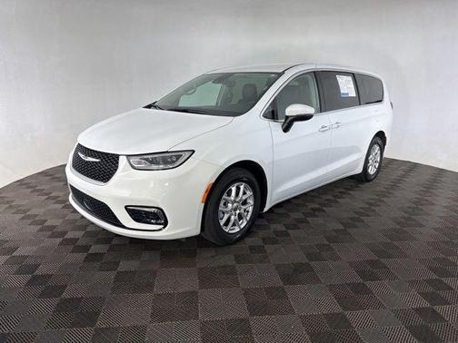 Bright White Clearcoat 2023 Chrysler Pacifica Touring L