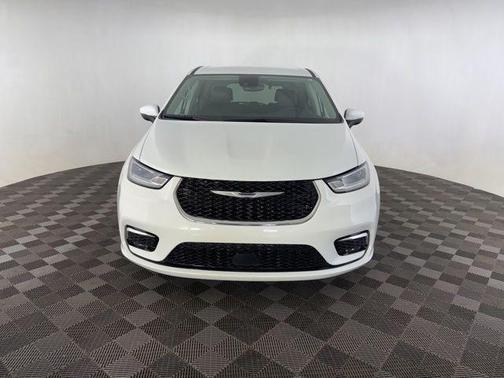 Bright White Clearcoat 2023 Chrysler Pacifica Touring L