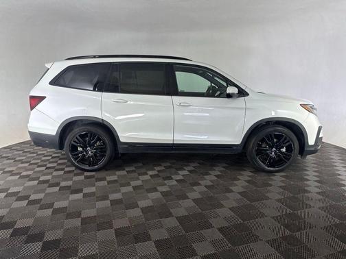 Platinum White Pearl 2022 Honda Pilot AWD Black Edition