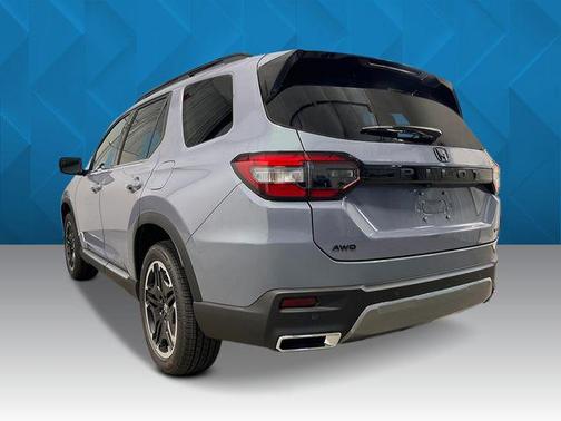 Sonic Gray Pearl 2026 Honda Pilot Touring 8-Passenger